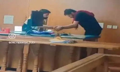 BREAKING: कोर्ट रूम में मजिस्ट्रेट की कुर्सी पर बैठकर बनाई रील, तीन आरोपी गिरफ्तार BREAKING: कोर्ट रूम में मजिस्ट्रेट की कुर्सी पर बैठकर बनाई रील, तीन आरोपी गिरफ्तार