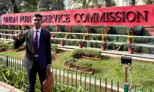 CRPF में देश की सेवा करने वाले गढ़चिरौली के बेटे ने UPSC में झंडा गाड़ा CRPF में देश की सेवा करने वाले गढ़चिरौली के बेटे ने UPSC में झंडा गाड़ा