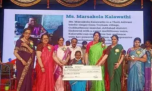 गोंड भाषा की पारंपरिक गाथाओं को जीवित रख रहीं Kalavati गोंड भाषा की पारंपरिक गाथाओं को जीवित रख रहीं Kalavati