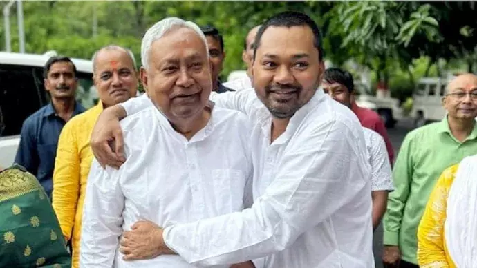 Patna: जेडीयू बैठक में निशांत कुमार की सक्रियता चर्चा में Patna: जेडीयू बैठक में निशांत कुमार की सक्रियता चर्चा में