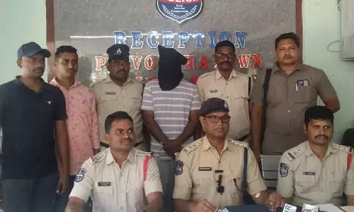 Paloncha में बाइक चोर गिरफ्तार, 6 मोटरसाइकिल बरामद Paloncha में बाइक चोर गिरफ्तार, 6 मोटरसाइकिल बरामद