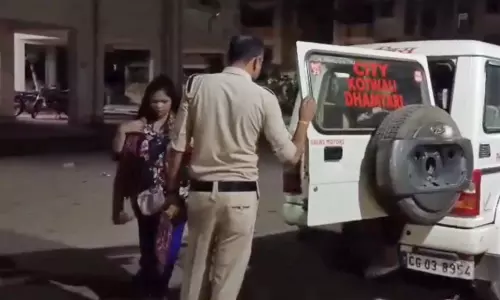 CG BREAKING: SEX रैकेट का भंडाफोड़, देखें VIDEO... CG BREAKING: SEX रैकेट का भंडाफोड़, देखें VIDEO...