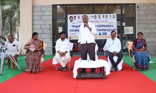 MLA Koonamneni ने दिव्यांगों को सहायक उपकरण बांटे
