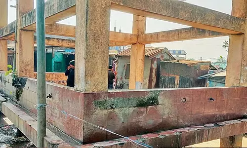 Bus Stand पर पानी नहीं, यात्री गर्मी में परेशान
