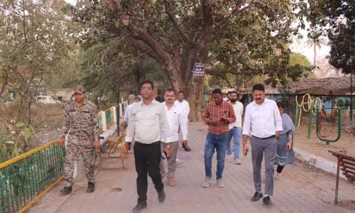 विकास और सफाई अभियान: कलेक्टर डॉ. संजय कन्नौजे ने टीम के साथ स्थलों का निरीक्षण विकास और सफाई अभियान: कलेक्टर डॉ. संजय कन्नौजे ने टीम के साथ स्थलों का निरीक्षण