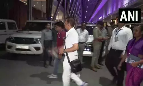 सुनील गावस्कर और इरफान पठान अहमदाबाद पहुंचे, कल T20 वर्ल्ड कप 2026 फाइनल सुनील गावस्कर और इरफान पठान अहमदाबाद पहुंचे, कल T20 वर्ल्ड कप 2026 फाइनल