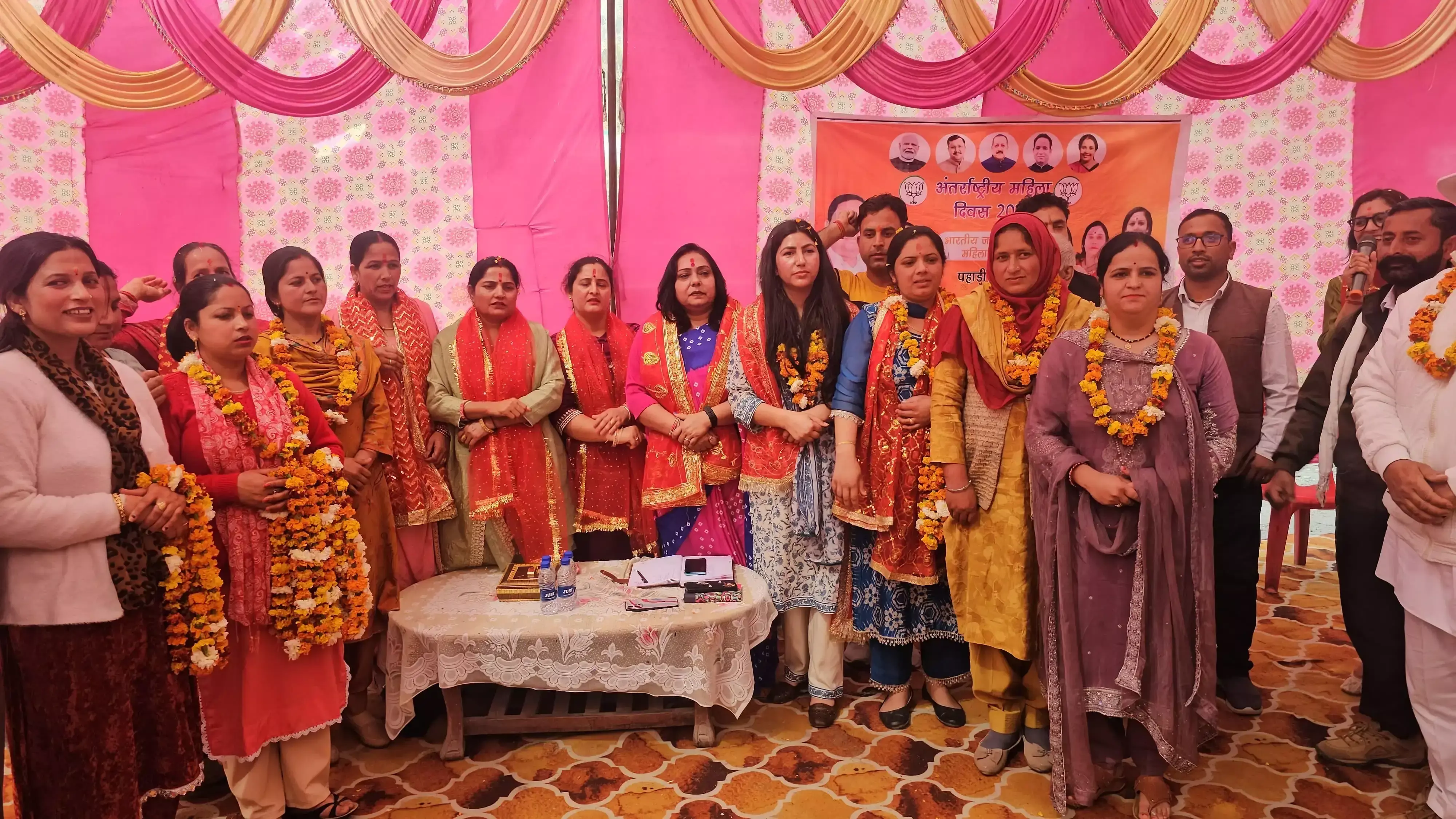 Kathua: महिला दिवस पर बनी में आयोजित कार्यक्रम में दी गई पुरस्कार व सम्मान