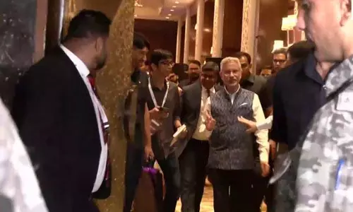 विदेश मंत्री जयशंकर ने राइजिना यंग फेलोज के साथ ताज पैलेस से रवाना