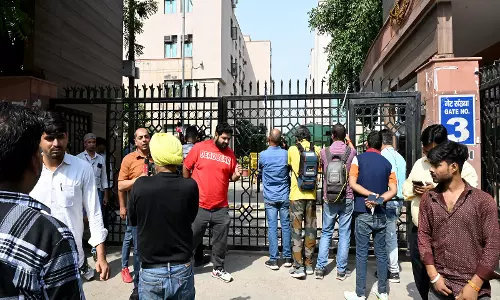 Delhi Court ने अल फलाह चीफ जवाद सिद्दीकी को पत्नी की सेहत के आधार पर अंतरिम ज़मानत दी Delhi Court ने अल फलाह चीफ जवाद सिद्दीकी को पत्नी की सेहत के आधार पर अंतरिम ज़मानत दी