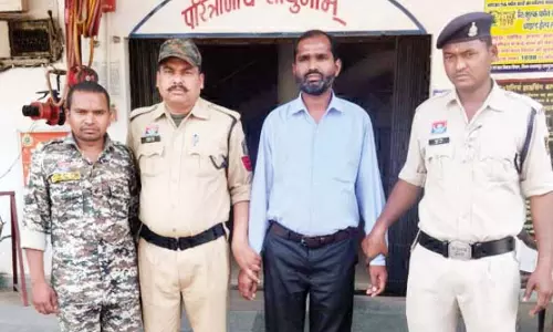 वाड्रफनगर में महिला से रेप के आरोप में शिक्षक गिरफ्तार वाड्रफनगर में महिला से रेप के आरोप में शिक्षक गिरफ्तार