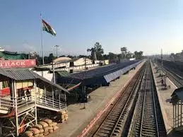 Nagaland: एस. सुपोंगमेरेन ने डीएमयू रेलवे स्टेशन पर काम की प्रगति का निरीक्षण किया Nagaland: एस. सुपोंगमेरेन ने डीएमयू रेलवे स्टेशन पर काम की प्रगति का निरीक्षण किया