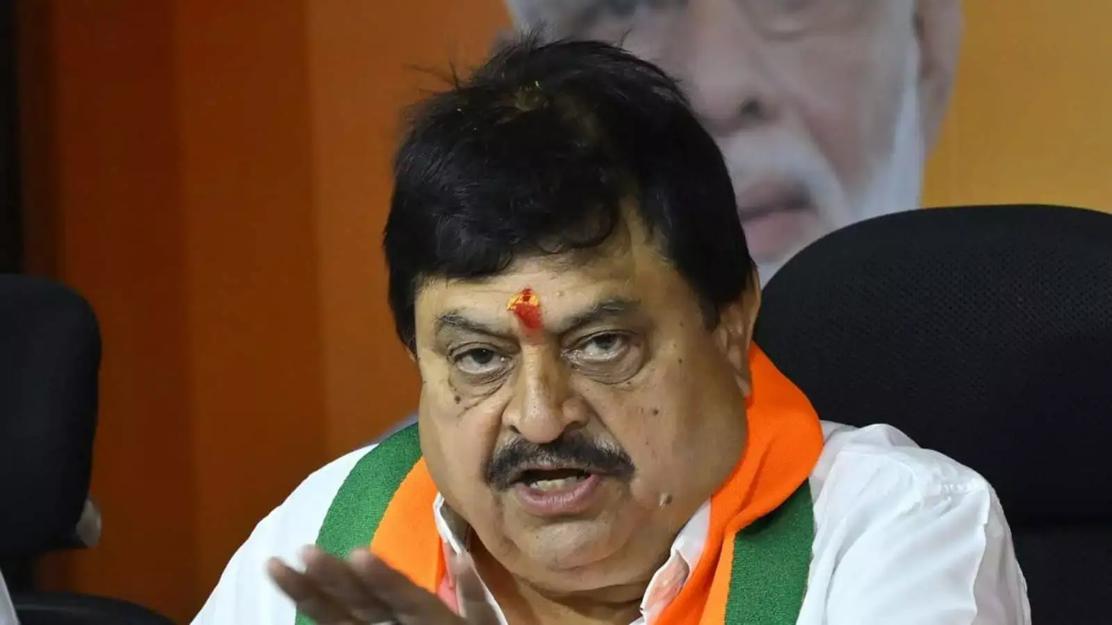 Telangana BJP प्रमुख चाहते हैं कि सीएम महिलाओं को 1 तोला सोना देने का वादा पूरा करें Telangana BJP प्रमुख चाहते हैं कि सीएम महिलाओं को 1 तोला सोना देने का वादा पूरा करें