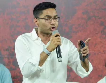 बंगाल चुनाव में भाजपा का बहिष्कार करें: एसआईआर के खिलाफ प्रदर्शन में अभिषेक बनर्जी की अपील बंगाल चुनाव में भाजपा का बहिष्कार करें: एसआईआर के खिलाफ प्रदर्शन में अभिषेक बनर्जी की अपील