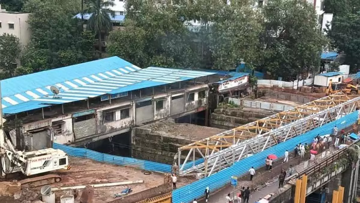 Mumbai : सायन ईस्ट-वेस्ट रेलवे ओवरब्रिज की डेडलाइन 15 अगस्त तक बढ़ाई गई Mumbai : सायन ईस्ट-वेस्ट रेलवे ओवरब्रिज की डेडलाइन 15 अगस्त तक बढ़ाई गई