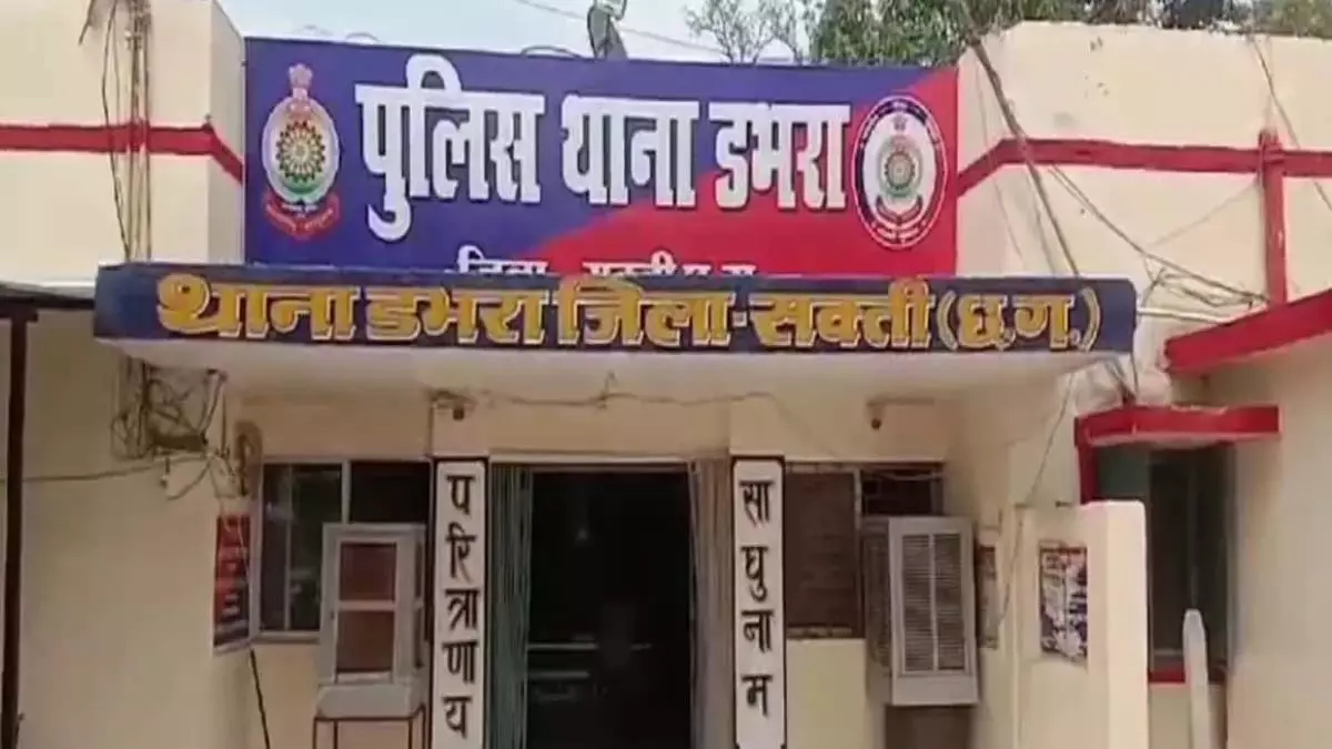 लाश दिखाने से कतरा रहे थे ससुराल वाले, मृत महिला के मायके वालों ने बुलाई पुलिस लाश दिखाने से कतरा रहे थे ससुराल वाले, मृत महिला के मायके वालों ने बुलाई पुलिस