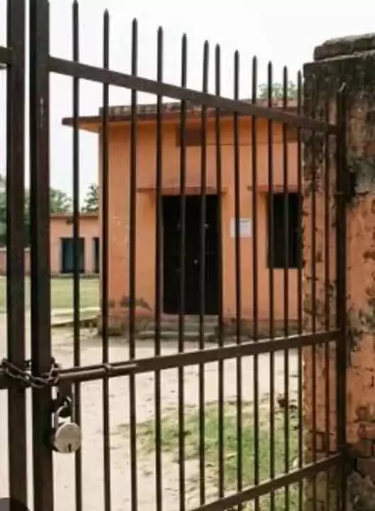 Odisha : नयागढ़ गांव में एक महीने से स्कूल बंद होने से झड़प Odisha : नयागढ़ गांव में एक महीने से स्कूल बंद होने से झड़प
