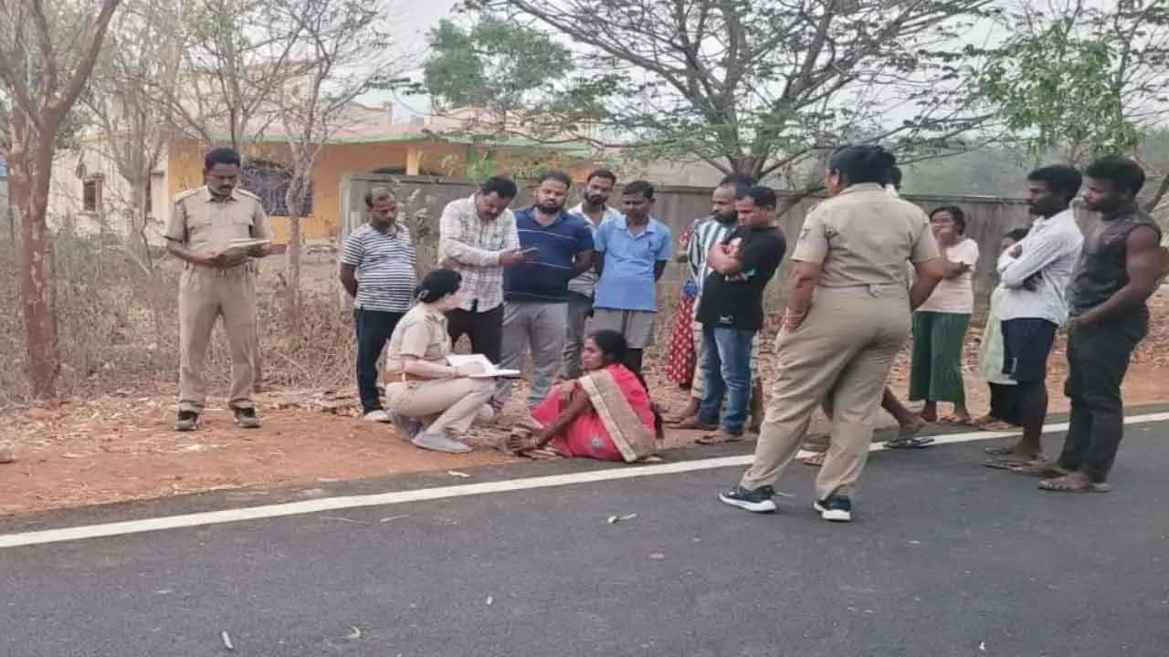 Odisha ; क्योंझर में ट्रैक्टर से गिरकर किसान की मौत Odisha ; क्योंझर में ट्रैक्टर से गिरकर किसान की मौत
