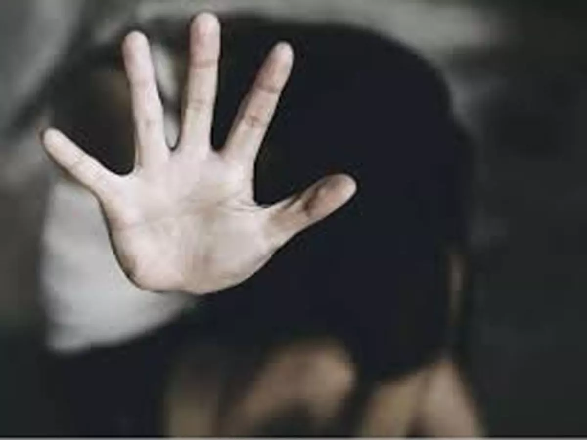 शिक्षक ने घर में घुसकर रेप की कोशिश की, गिरफ्तार शिक्षक ने घर में घुसकर रेप की कोशिश की, गिरफ्तार