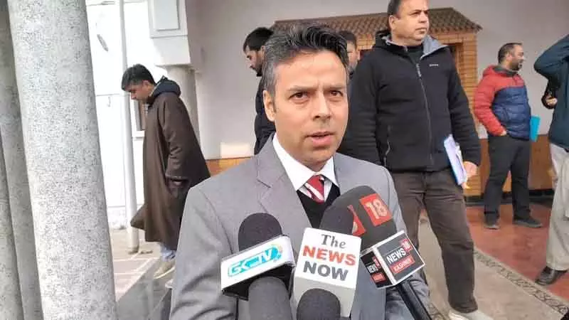 DC Anantnag ने अधिकारियों और व्यापारियों के साथ ट्रैफिक नियमन की समीक्षा की DC Anantnag ने अधिकारियों और व्यापारियों के साथ ट्रैफिक नियमन की समीक्षा की