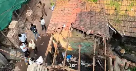 बंद क्लब हाउस में धमाकों से मची अफरा-तफरी, जांच शुरू बंद क्लब हाउस में धमाकों से मची अफरा-तफरी, जांच शुरू