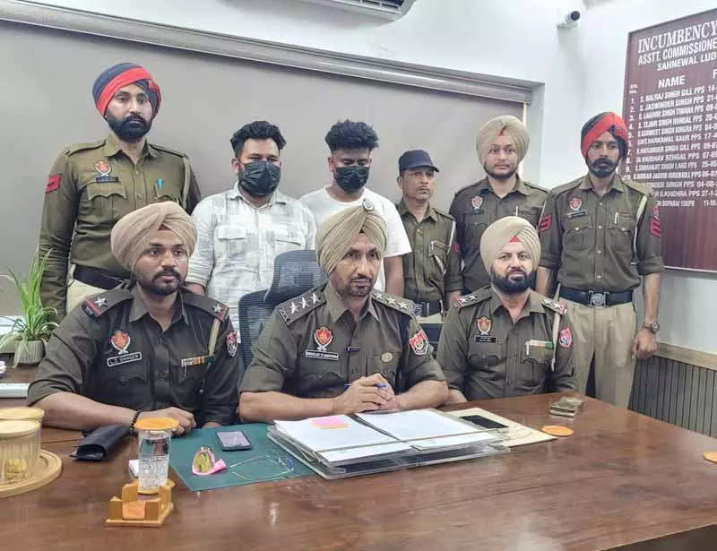 Jamalpur में 60 पेटी शराब के साथ 2 तस्कर गिरफ्तार Jamalpur में 60 पेटी शराब के साथ 2 तस्कर गिरफ्तार