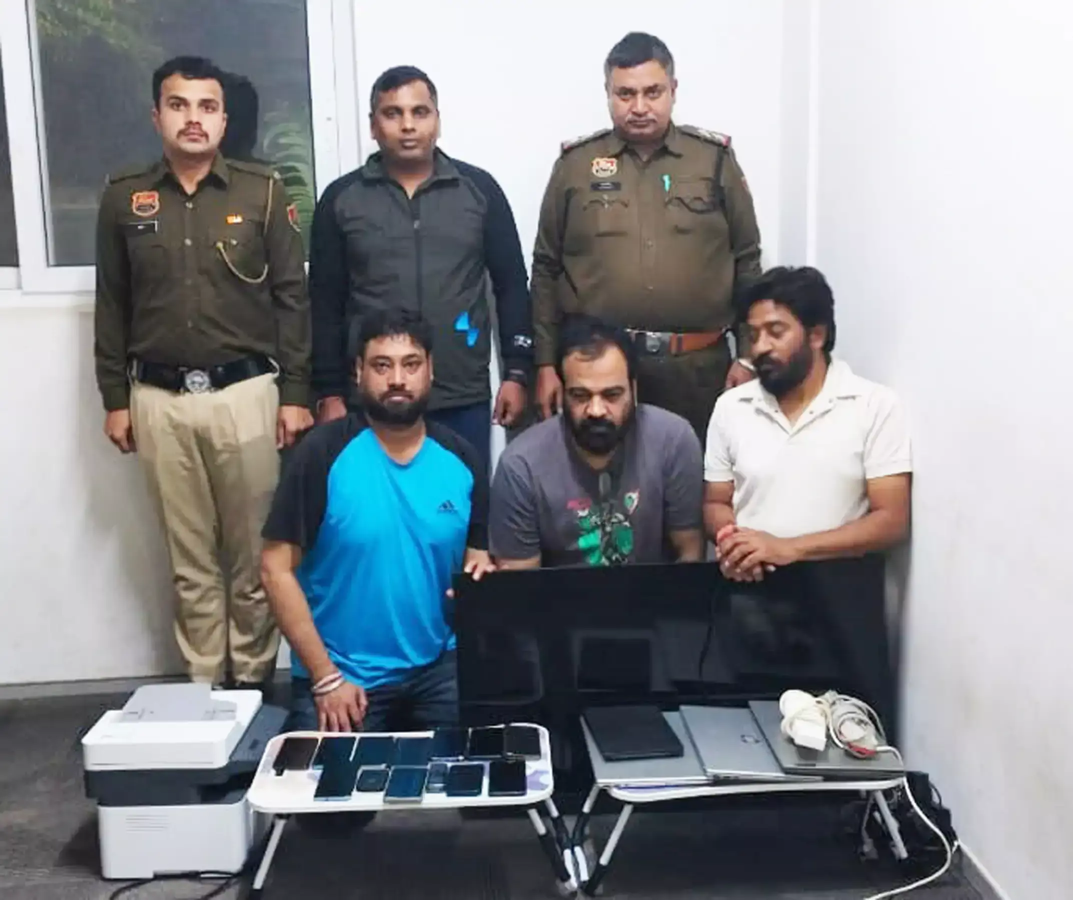 Gurugram: टी-20 वर्ल्ड कप मैचों पर लग रहा था दांव Gurugram: टी-20 वर्ल्ड कप मैचों पर लग रहा था दांव