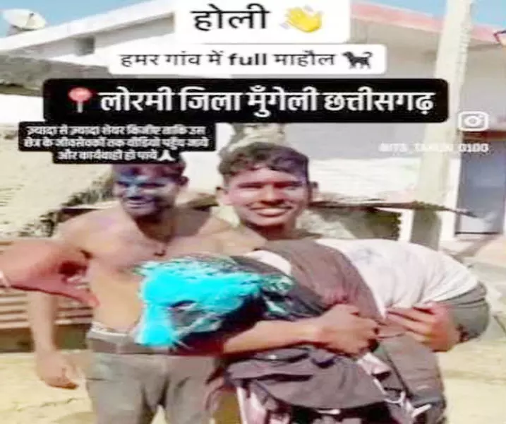 कुत्ते के साथ होली खेलना महंगा पड़ा, 2 युवक गिरफ्तार कुत्ते के साथ होली खेलना महंगा पड़ा, 2 युवक गिरफ्तार