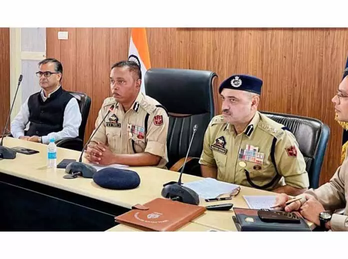 IGP Jammu ने इलेक्ट्रॉनिक सर्विलांस पर ट्रेनिंग का उद्घाटन किया IGP Jammu ने इलेक्ट्रॉनिक सर्विलांस पर ट्रेनिंग का उद्घाटन किया