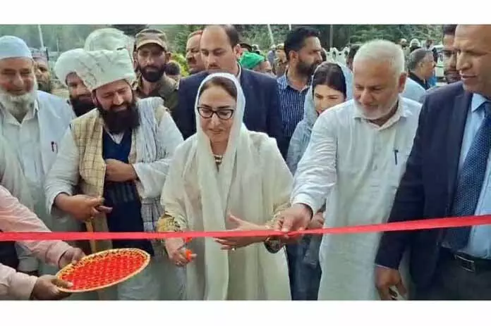 Darakhshan ने हाई-टेक कॉन्फ्रेंस हॉल का उद्घाटन किया Darakhshan ने हाई-टेक कॉन्फ्रेंस हॉल का उद्घाटन किया
