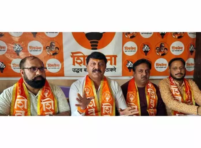 शिवसेना ने व्यस्त सड़कों पर LED स्क्रीन की आलोचना की, रोड सेफ्टी ऑडिट की मांग की शिवसेना ने व्यस्त सड़कों पर LED स्क्रीन की आलोचना की, रोड सेफ्टी ऑडिट की मांग की