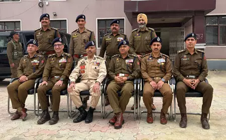जम्मू-कश्मीर में आतंकवाद विरोधी अभियानों पर डीजीपी ने अधिकारियों को दिए सख्त निर्देश जम्मू-कश्मीर में आतंकवाद विरोधी अभियानों पर डीजीपी ने अधिकारियों को दिए सख्त निर्देश