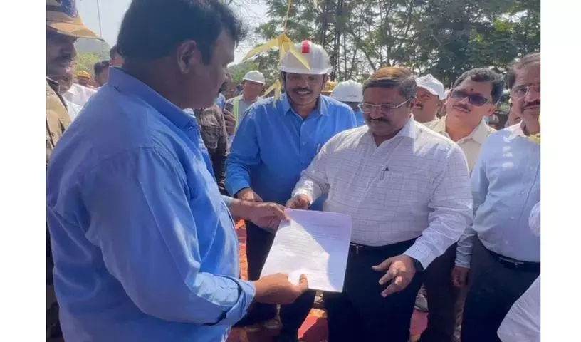 वीके कोल माइन के मुद्दों के बारे में सिंगरेनी के CMD से अनुरोध वीके कोल माइन के मुद्दों के बारे में सिंगरेनी के CMD से अनुरोध