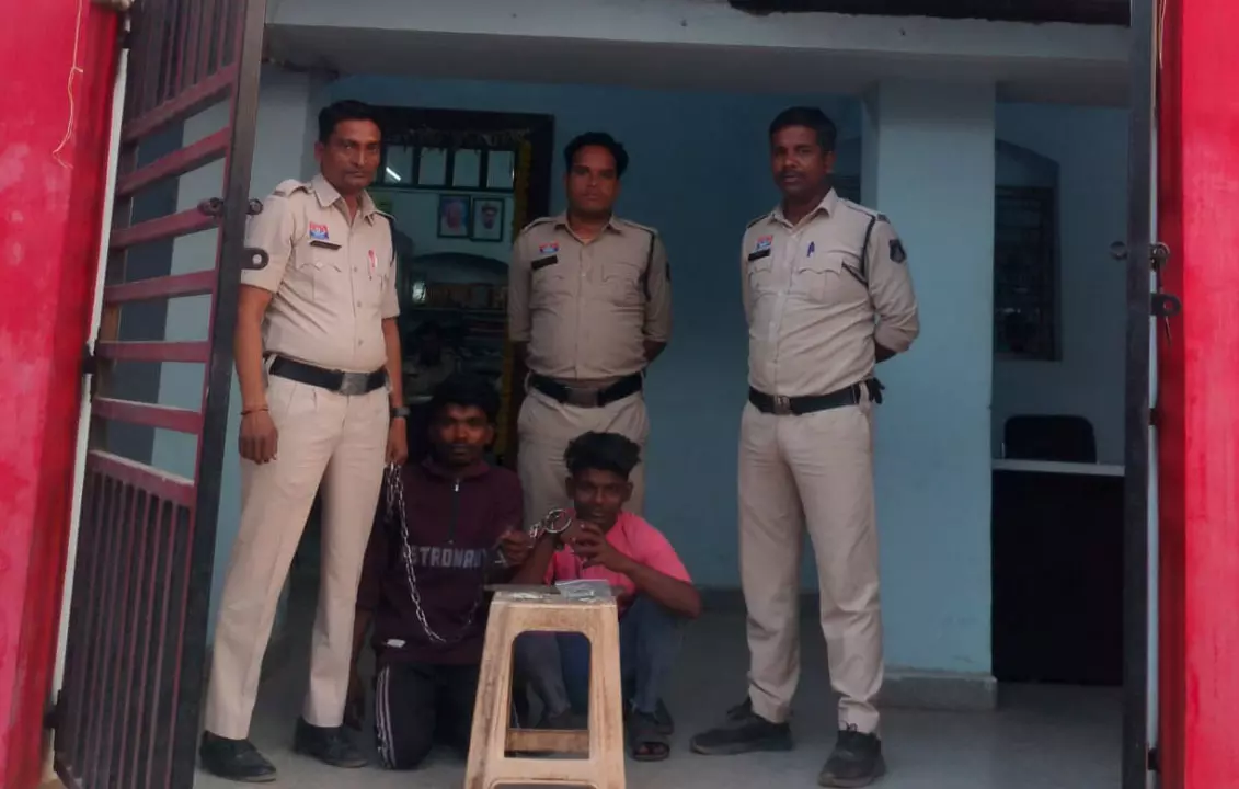 मंदिर की दानपेटी से पैसा चोरी, 2 आरोपी चढ़े पुलिस के हत्थे मंदिर की दानपेटी से पैसा चोरी, 2 आरोपी चढ़े पुलिस के हत्थे