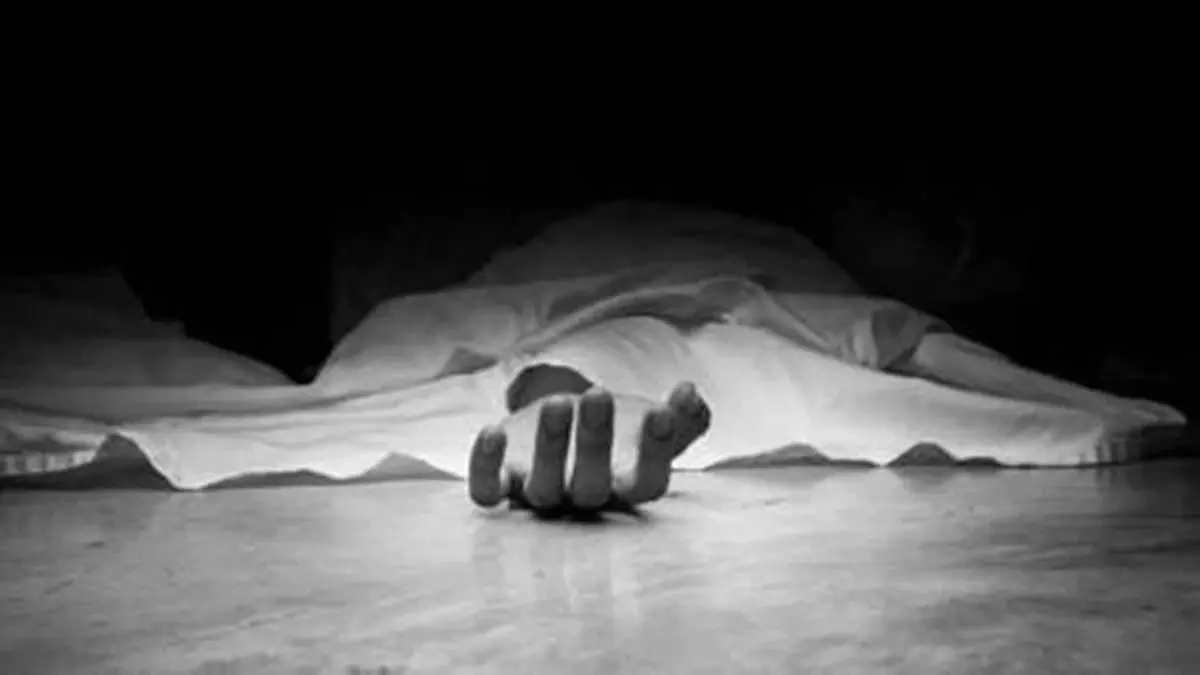 युवक ने फांसी लगाकर की आत्महत्या, जांच जारी युवक ने फांसी लगाकर की आत्महत्या, जांच जारी