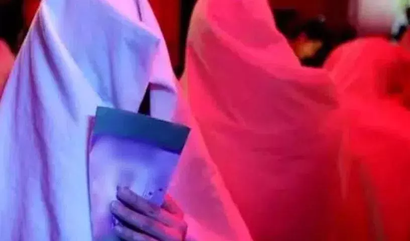 साइबराबाद पुलिस ने कुकटपल्ली Prostitution Racket में 7 लोगों को गिरफ्तार किया साइबराबाद पुलिस ने कुकटपल्ली Prostitution Racket में 7 लोगों को गिरफ्तार किया