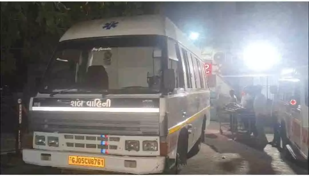 टैंक की सफाई करना मजदूरों को पड़ा भारी, 3 की दम घुटने से मौत, मचा हड़कंप टैंक की सफाई करना मजदूरों को पड़ा भारी, 3 की दम घुटने से मौत, मचा हड़कंप
