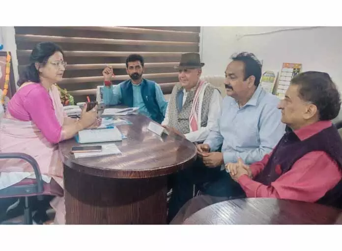 Sanjita Dogra ने पार्टी नेताओं के साथ चल रहे कार्यक्रमों पर चर्चा की Sanjita Dogra ने पार्टी नेताओं के साथ चल रहे कार्यक्रमों पर चर्चा की