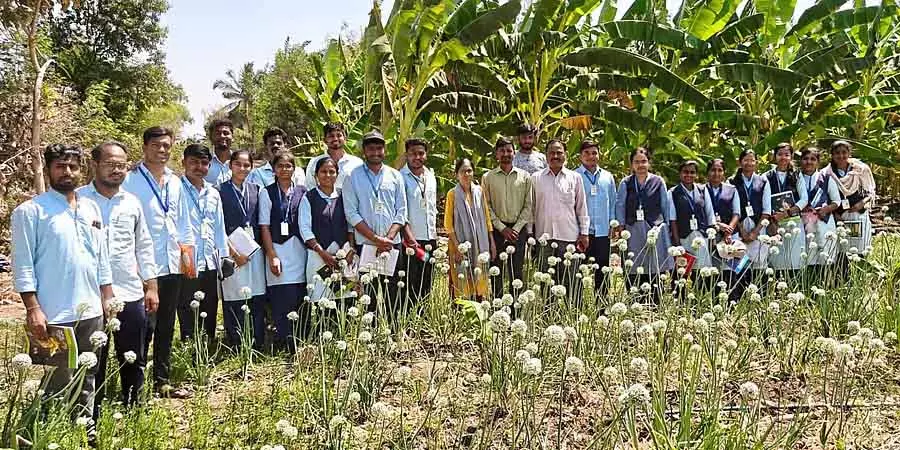 फील्ड स्टडी से छात्रों को फ़ायदा होता है: Farmer सदाशिव बंगी फील्ड स्टडी से छात्रों को फ़ायदा होता है: Farmer सदाशिव बंगी