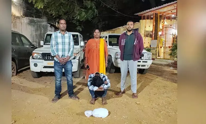 Dhoolpet में गांजा बेचने के आरोप में एक व्यक्ति गिरफ्तार, 390 ग्राम गांजा जब्त Dhoolpet में गांजा बेचने के आरोप में एक व्यक्ति गिरफ्तार, 390 ग्राम गांजा जब्त