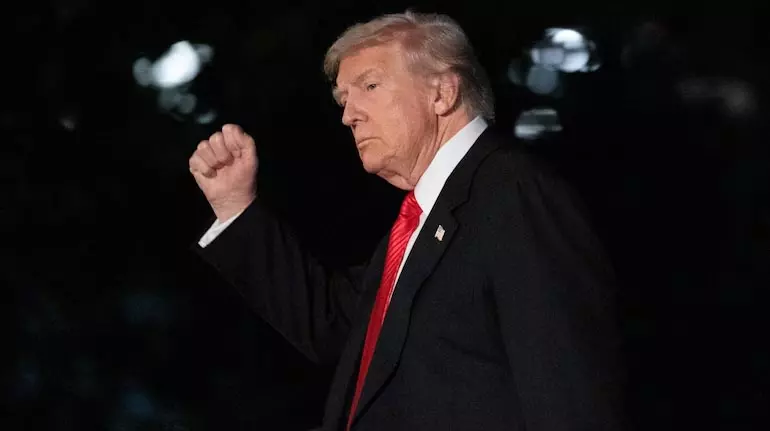 Trump ने कहा कि ईरान ने पड़ोसियों के सामने सरेंडर कर दिया, और चेतावनी दी कि आज उसे बहुत मुश्किल झटका लगेगा Trump ने कहा कि ईरान ने पड़ोसियों के सामने सरेंडर कर दिया, और चेतावनी दी कि आज उसे बहुत मुश्किल झटका लगेगा