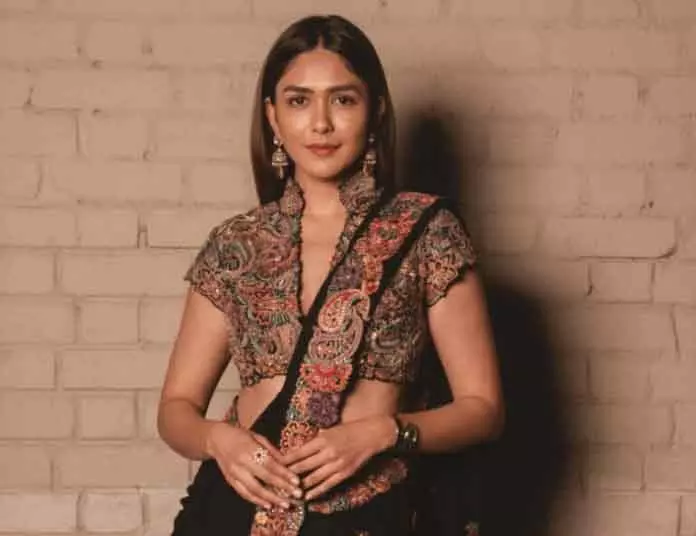 Mrunal Thakur और अदिवी सेष के गाने ‘रूबरू’ को शानदार रिस्पॉन्स Mrunal Thakur और अदिवी सेष के गाने ‘रूबरू’ को शानदार रिस्पॉन्स