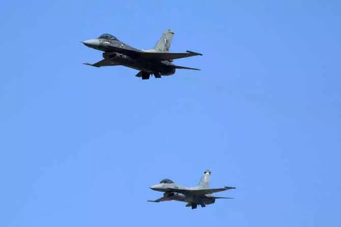 Turkish साइप्रस में F-16 तैनाती पर चर्चा Turkish साइप्रस में F-16 तैनाती पर चर्चा