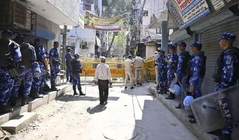 Delhi के उत्तम नगर में होली के दिन हुई झड़प में एक व्यक्ति की मौत के बाद तनाव Delhi के उत्तम नगर में होली के दिन हुई झड़प में एक व्यक्ति की मौत के बाद तनाव