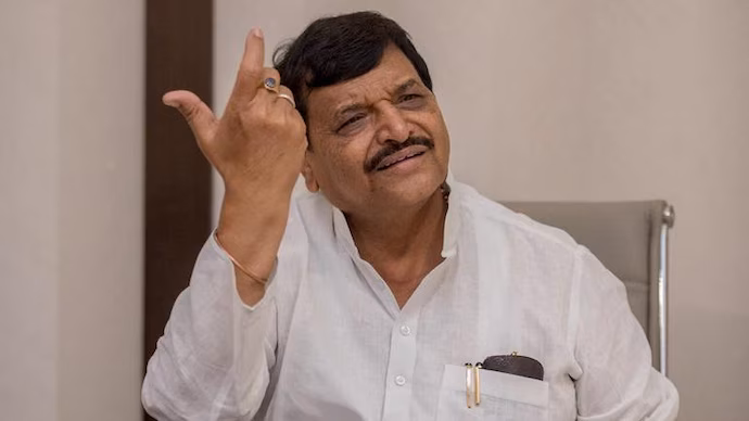 Lucknow: शिवपाल सिंह यादव ने सरकार की नीतियों पर उठाए सवाल Lucknow: शिवपाल सिंह यादव ने सरकार की नीतियों पर उठाए सवाल