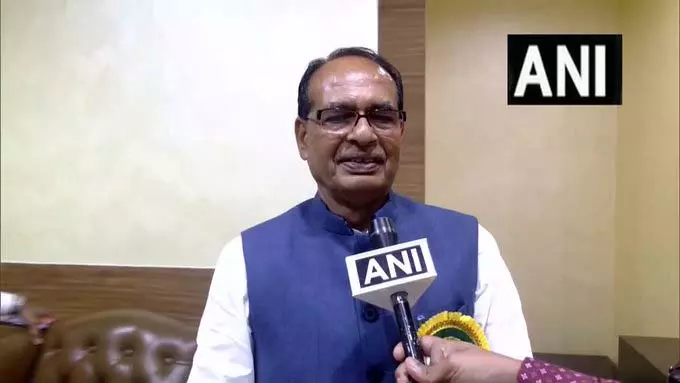 मंत्री शिवराज सिंह चौहान ने चेन्नई में नारियल किसानों से की बैठक, भ्रष्टाचार पर जताई चिंता मंत्री शिवराज सिंह चौहान ने चेन्नई में नारियल किसानों से की बैठक, भ्रष्टाचार पर जताई चिंता