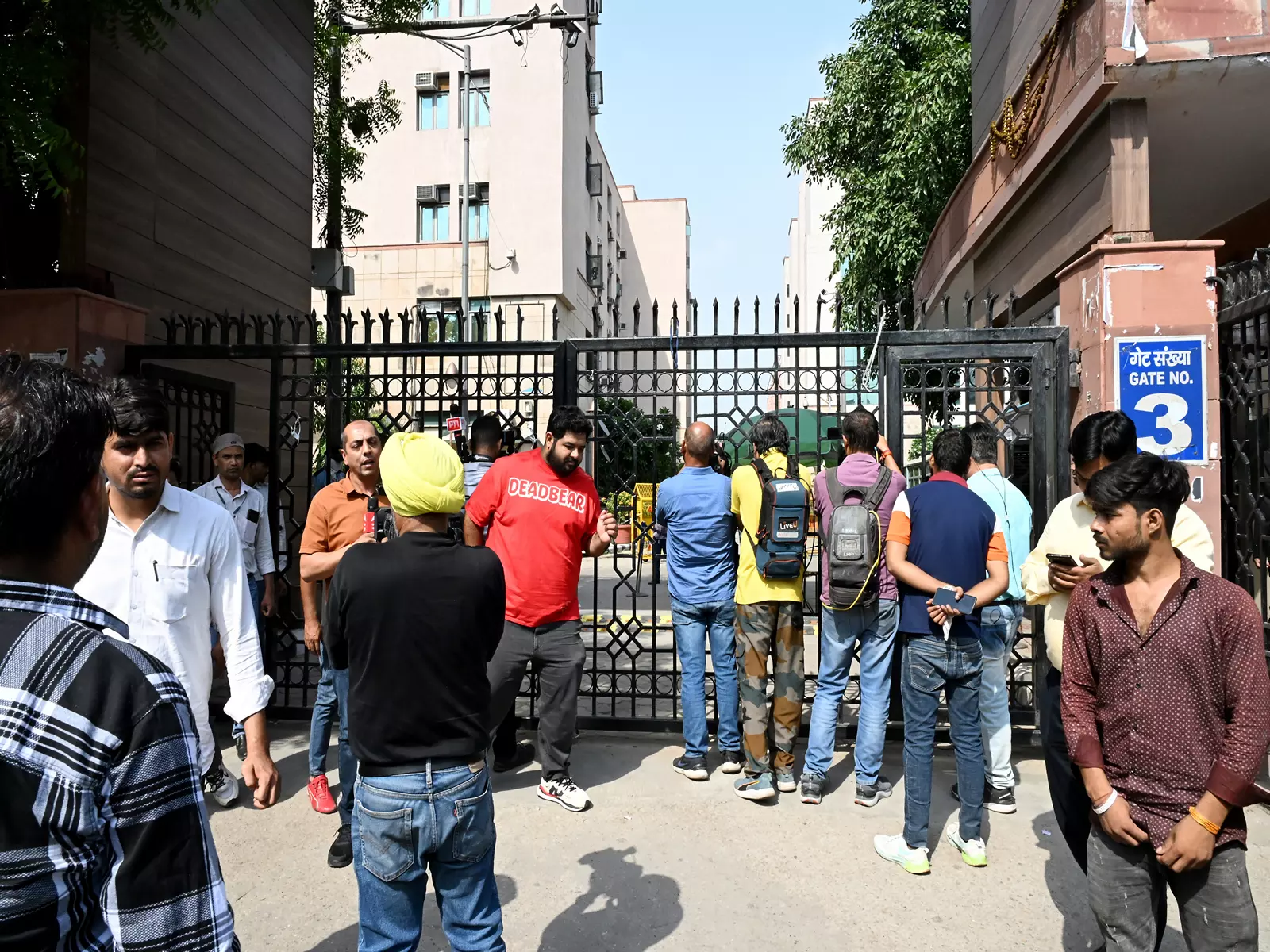 Delhi Court ने अल फलाह चीफ जवाद सिद्दीकी को पत्नी की सेहत के आधार पर अंतरिम ज़मानत दी Delhi Court ने अल फलाह चीफ जवाद सिद्दीकी को पत्नी की सेहत के आधार पर अंतरिम ज़मानत दी