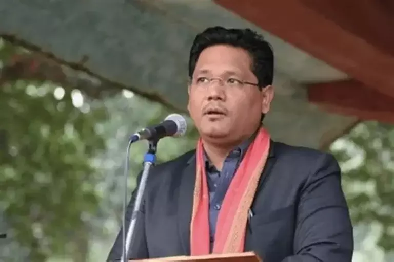 Meghalaya CM ने FOCUS+ और ग्रीन मेघालय के लाभार्थियों के लिए चेक बांटने का काम शुरू Meghalaya CM ने FOCUS+ और ग्रीन मेघालय के लाभार्थियों के लिए चेक बांटने का काम शुरू