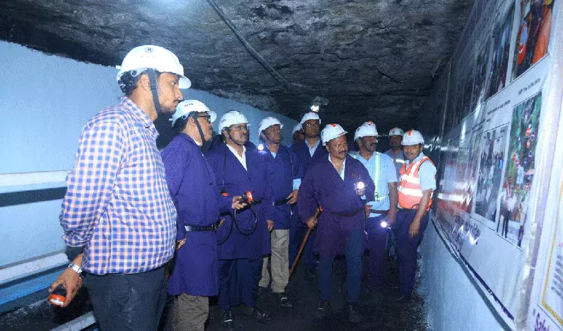 Singareni के सीएमडी ने मनुगुरु और कोठागुडेम में कोयला खदानों का दौरा किया Singareni के सीएमडी ने मनुगुरु और कोठागुडेम में कोयला खदानों का दौरा किया