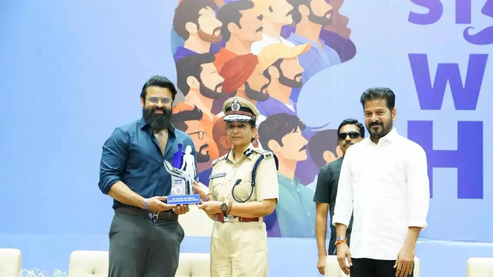 Telangana’s के ‘स्टैंड विद हर’ कैंपेन में महिलाओं की सुरक्षा के लिए पुरुषों को सहयोगी बनाया गया Telangana’s के ‘स्टैंड विद हर’ कैंपेन में महिलाओं की सुरक्षा के लिए पुरुषों को सहयोगी बनाया गया