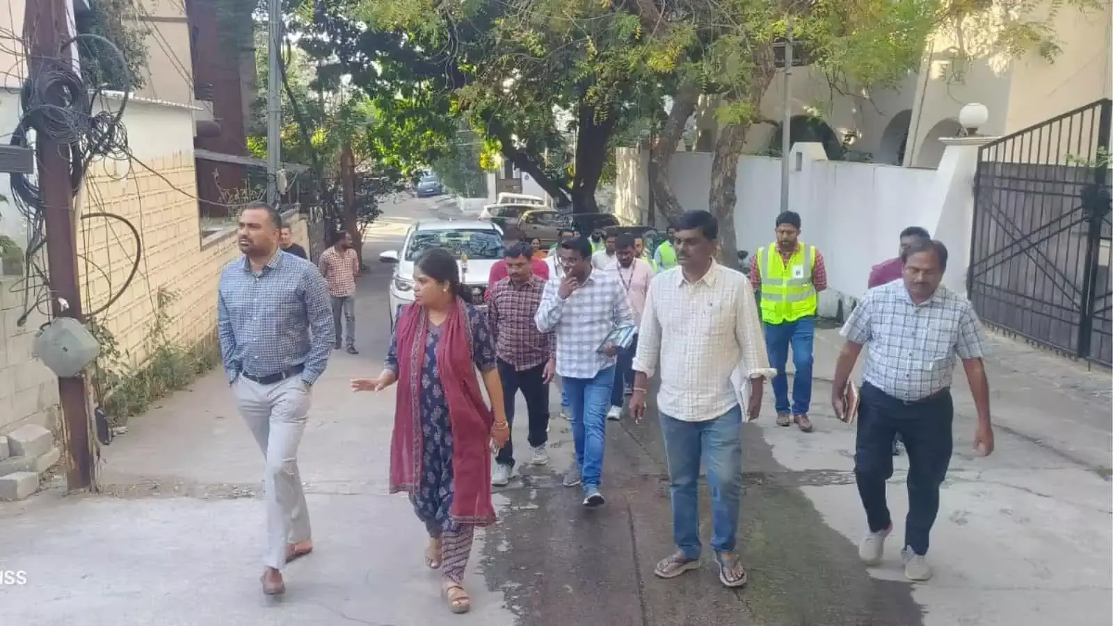 GHMC कमिश्नर ने खैरताबाद ज़ोन में सफ़ाई के कामों का इंस्पेक्शन किया